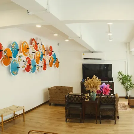 Private Full-Floor Spacious 5Br In China Town