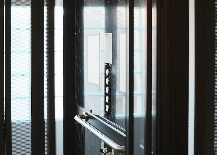 Private Full-floor Spacious 5br In China Town *