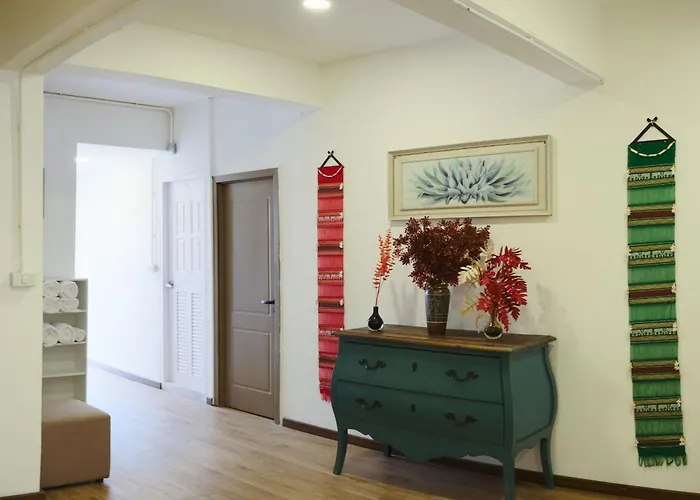 Private Full-floor Spacious 5br In China Town Apartment *