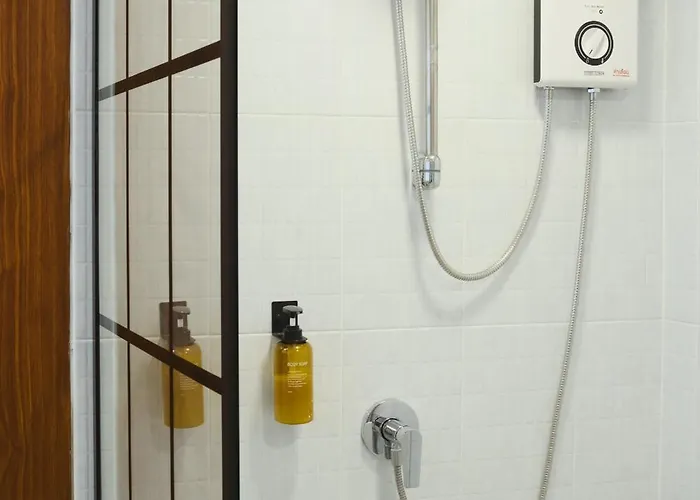 Private Full-floor Spacious 5br In China Town Apartment