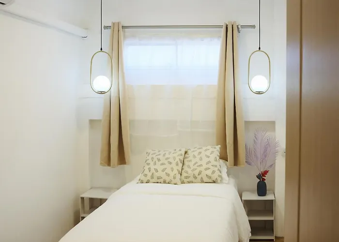 Private Full-floor Spacious 5br In China Town