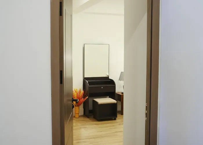 Private Full-floor Spacious 5br In China Town