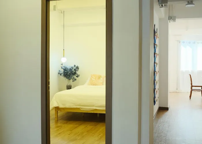 Private Full-floor Spacious 5br In China Town Apartment