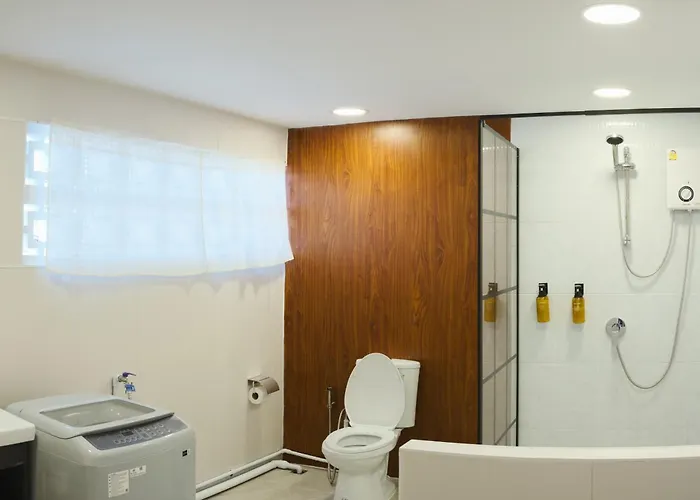 Private Full-floor Spacious 5br In China Town Apartment
